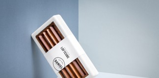 The look and feel of this box refers to the design of the Loft Cube by Werner Aisslinger.