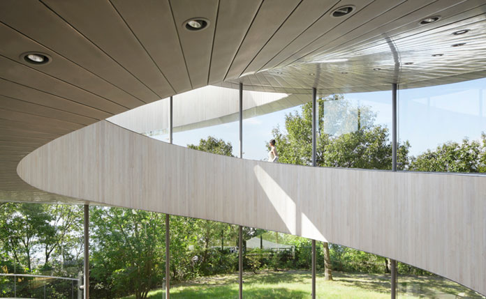 Large windows provide a maximum of natural light.