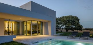 A house in Romeira draws inspiration from the hills of Ribatejo