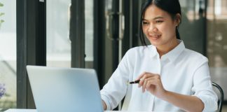 How to Leverage AI Text Generators Like Jasper for Creative Copywriting