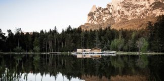 Lake House Völs, a discreet and small lake-hut in the heart of the magnificent mountain landscape of the Sciliar in the South Tyrolean Dolomites in Italy.