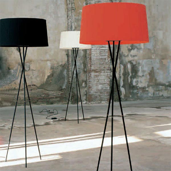 Tripode Floor Lamp by Santa & Cole Tripode Floor Lamp by Santa & Cole